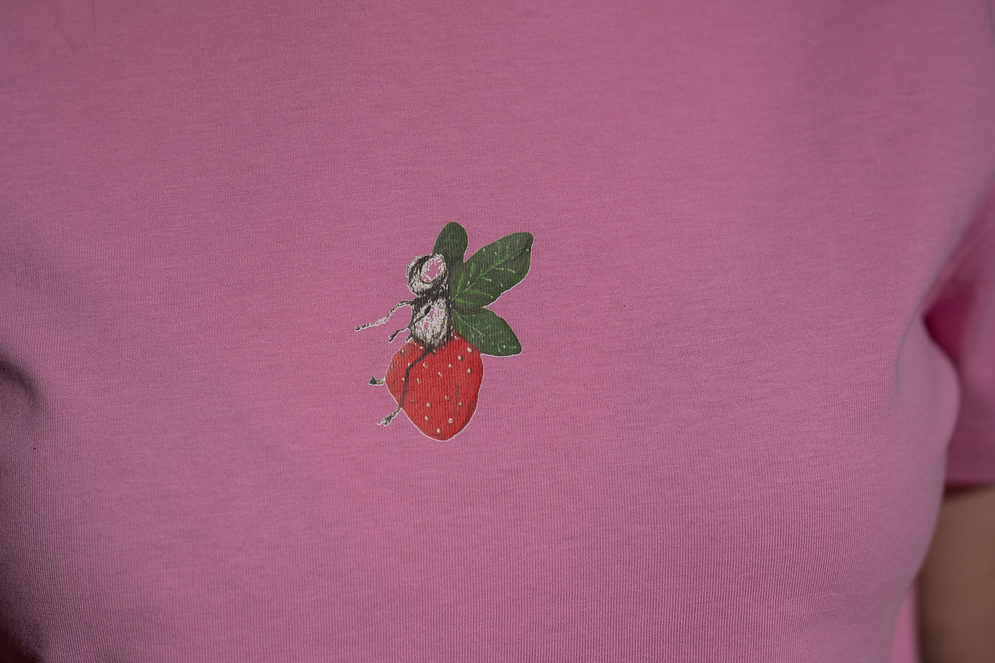Women'a T-Shirt Strawberry