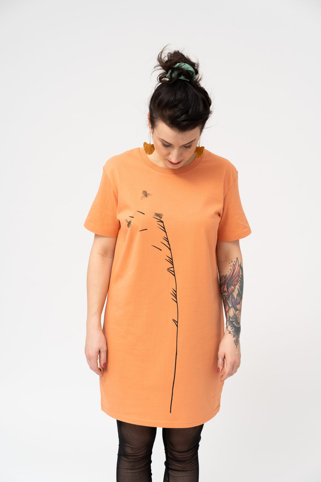 Women t shirt dress with oat and bees