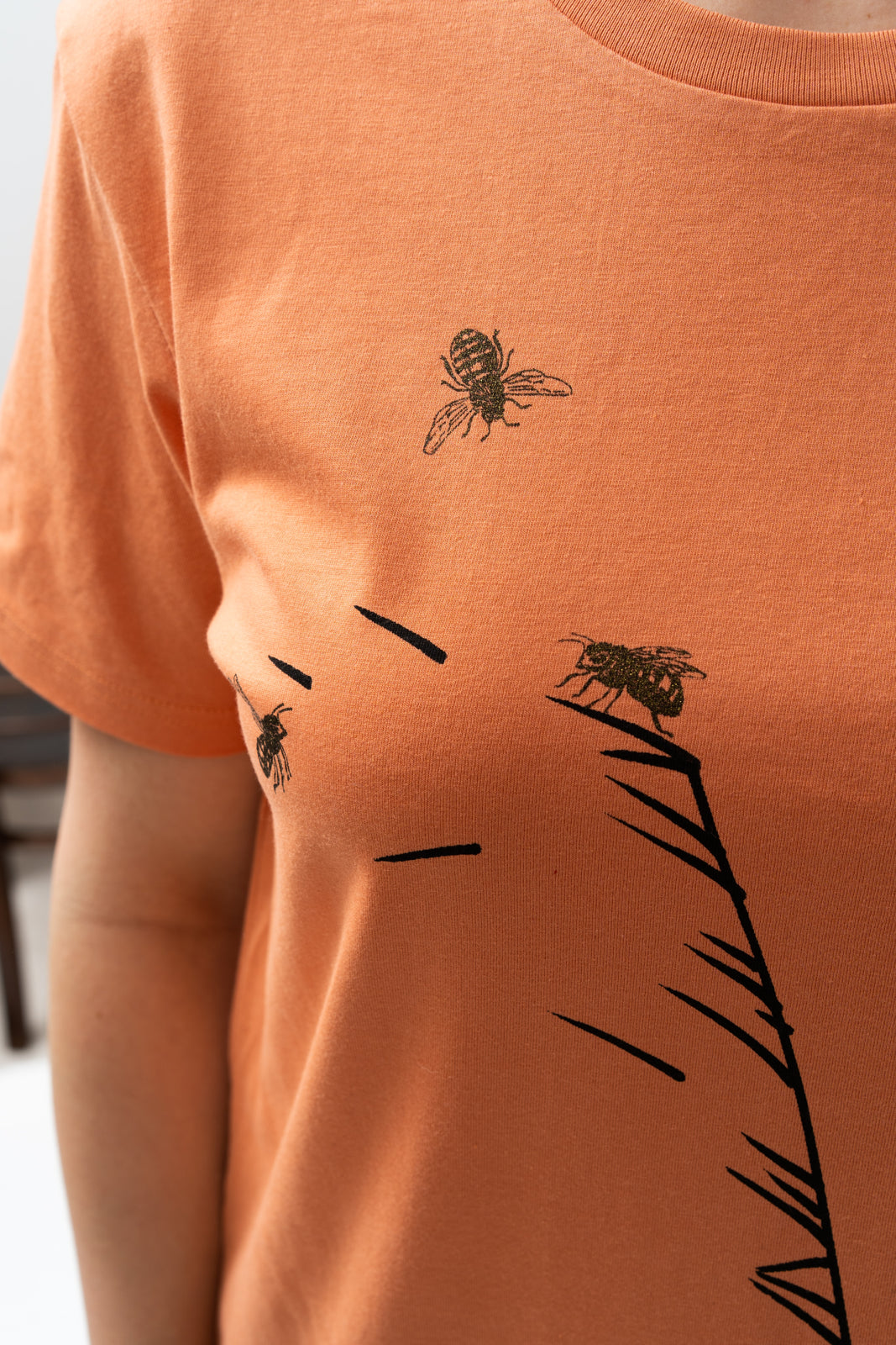 Women t shirt dress with oat and bees