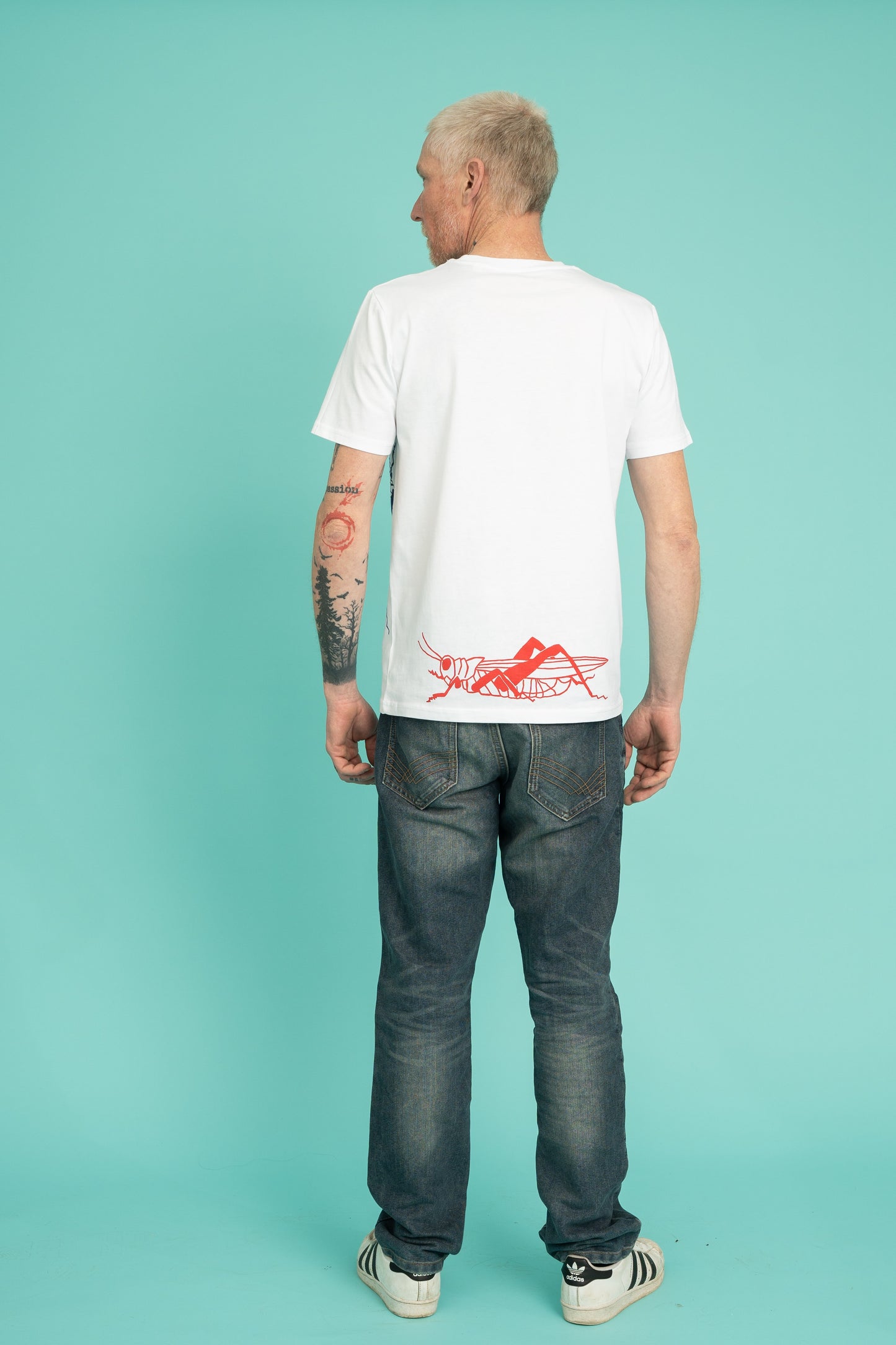 Mens tee with a blue and red grasshopper