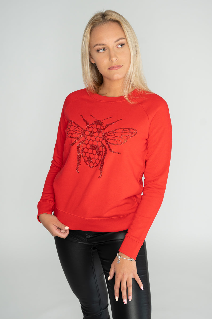 Short Sweater with a Bee