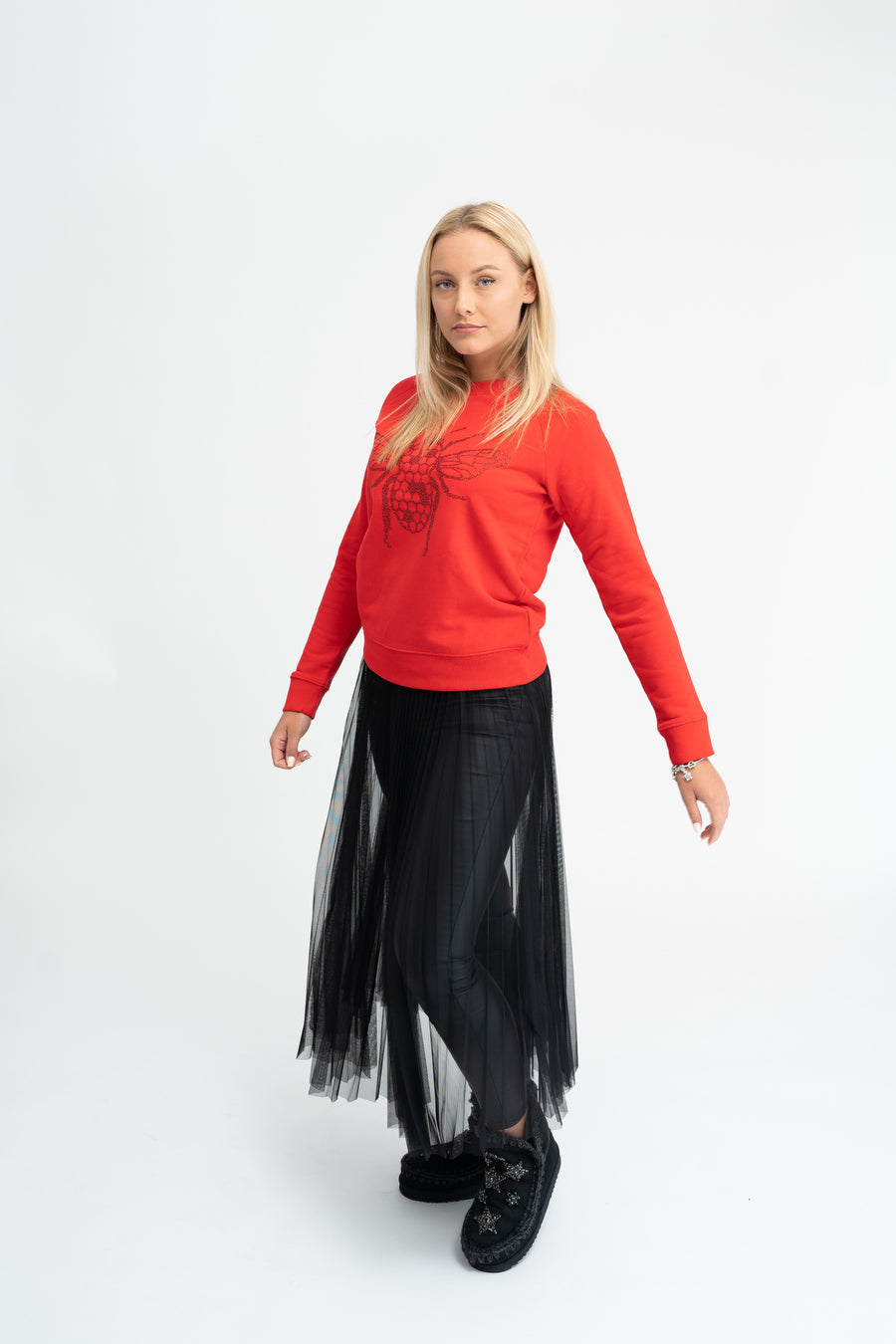 Short Sweater with a Bee