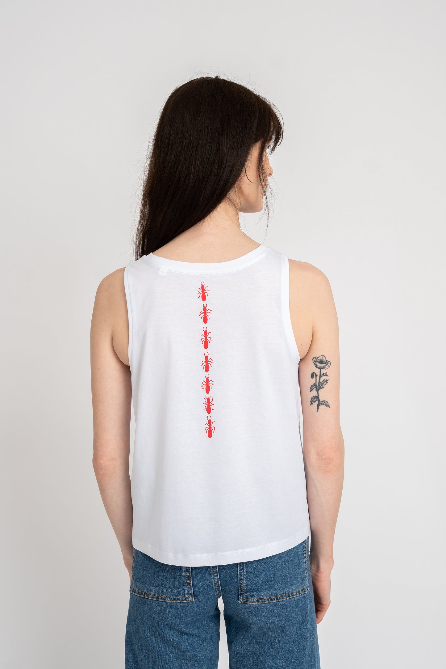 Women's short sleeveless t-shirt and red ants