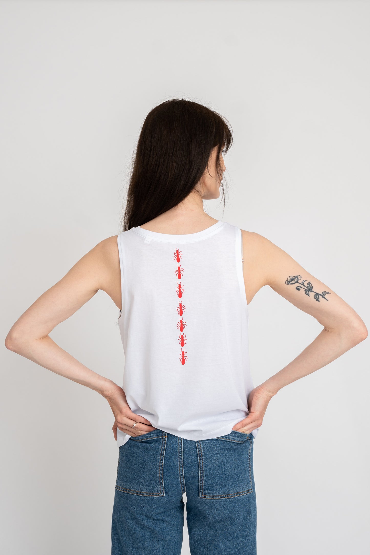 Women's short sleeveless t-shirt and red ants