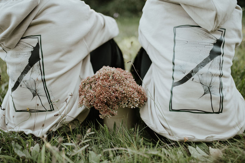 Oversized hoodie with a frame in the back