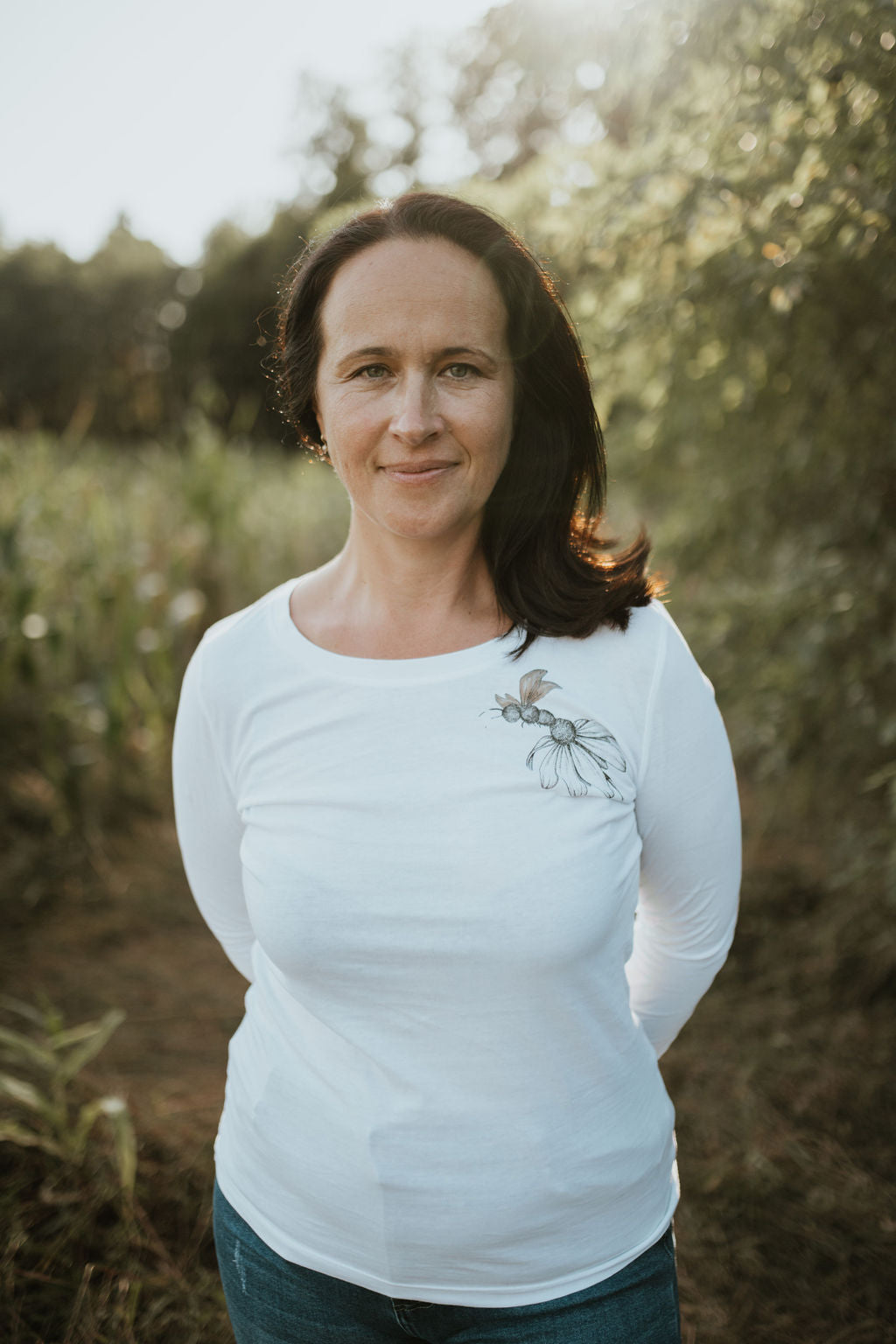 White shirt and flower bug