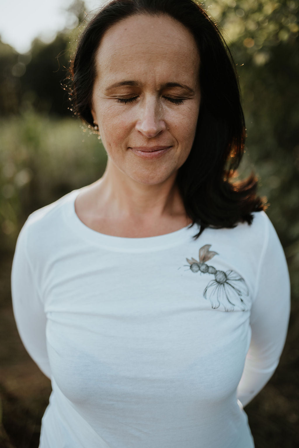 White shirt and flower bug