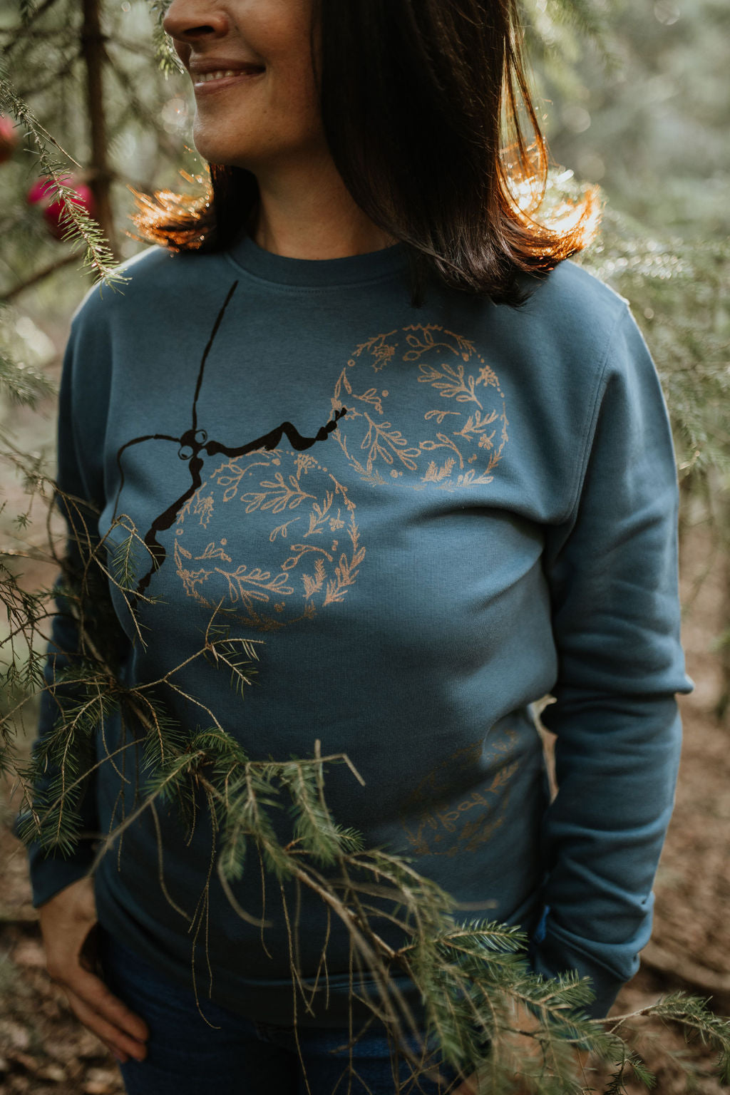 The iconic crew neck sweater with copper bubbles with a bug