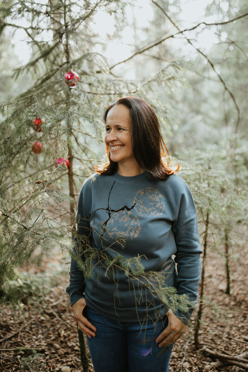 The iconic crew neck sweater with copper bubbles with a bug