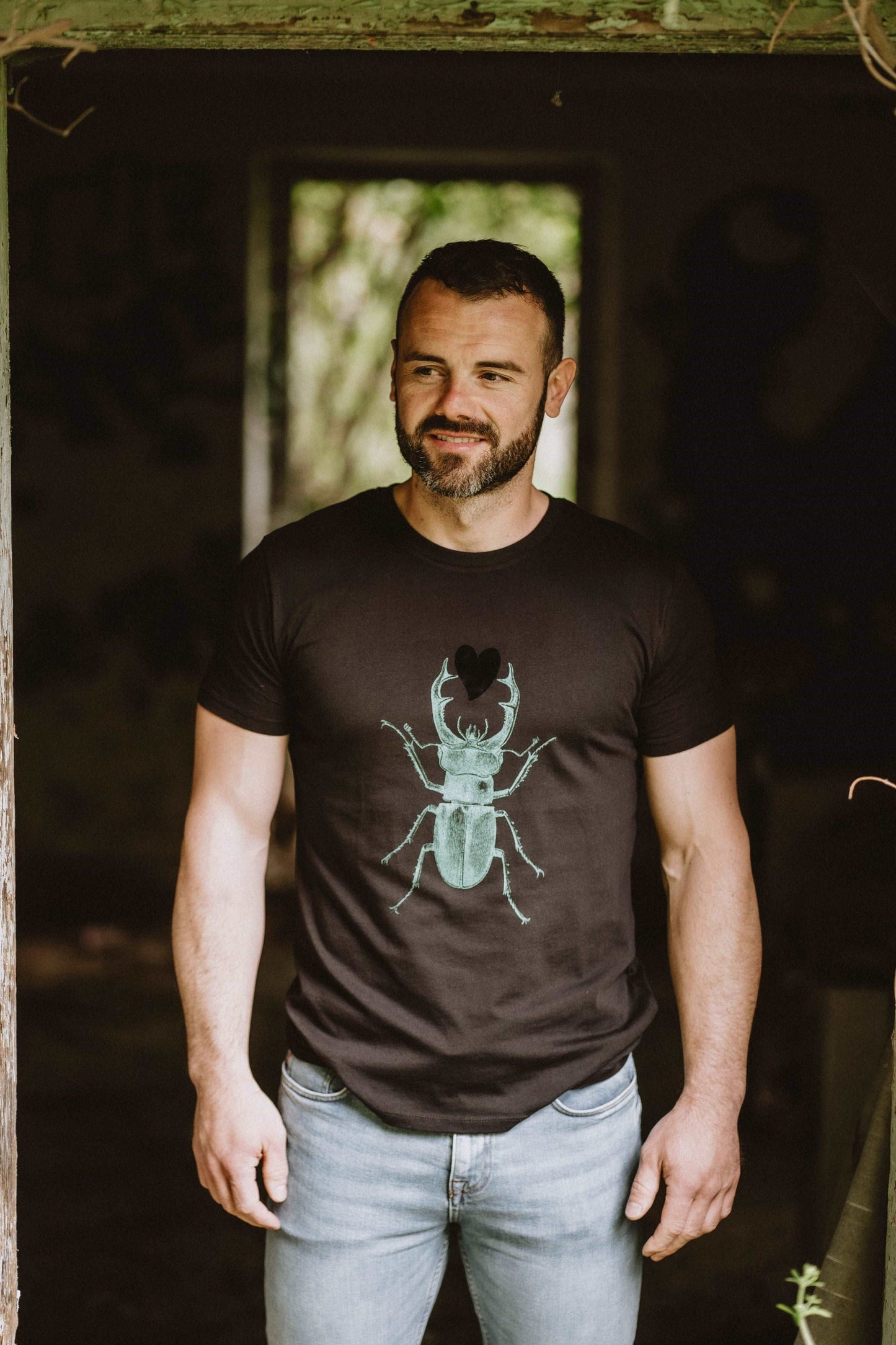 T-shirt with scarab and plush heart
