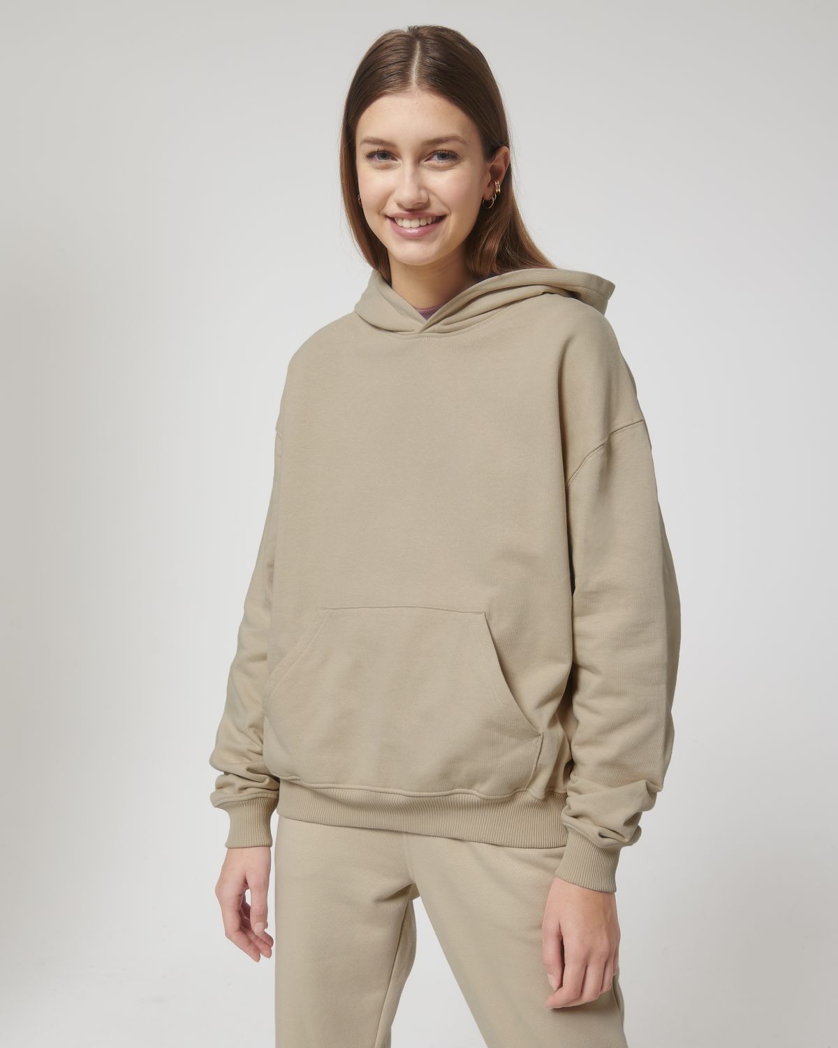 Oversized hoodie with a frame in the back