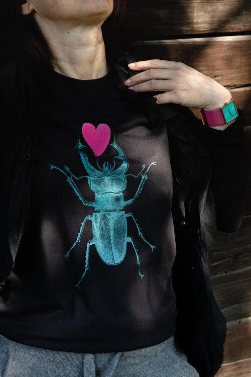 Shiny turquoise scarab with pink plush heart - Unisex model - 180 g cotton