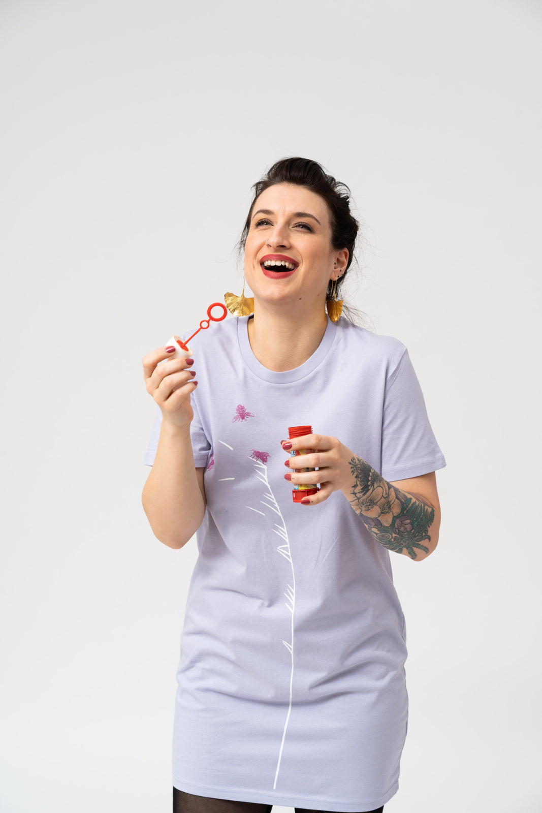 T-shirt dress with oat and bees