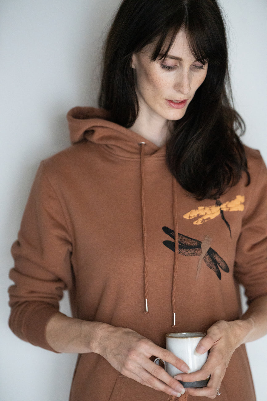 Hoodie obleka v cimet barvi