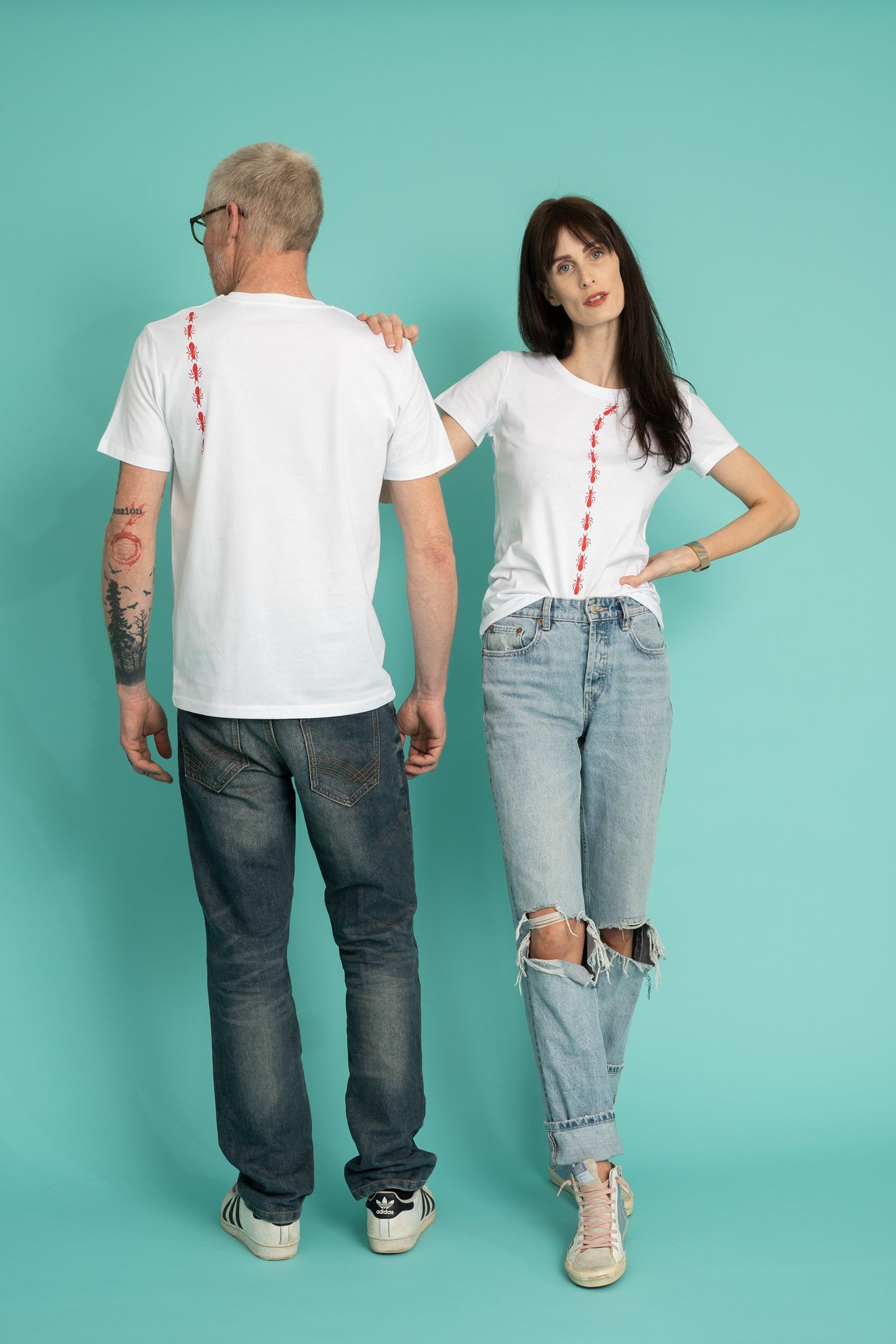 Rdeče mravlje korakajo čez ramo unisex model