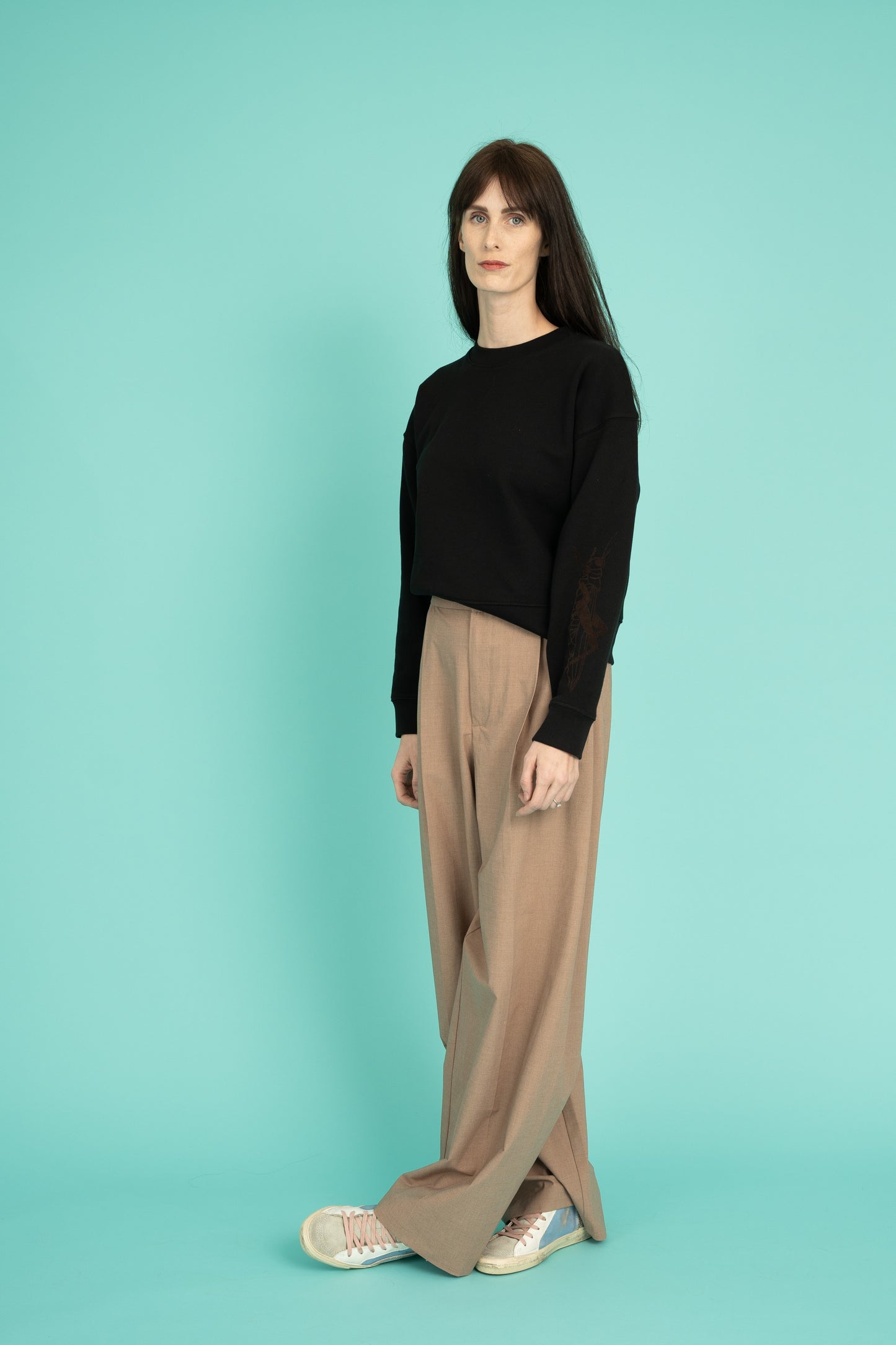 Black cropped crew neck sweatshirt with a grasshopper on the sleeve