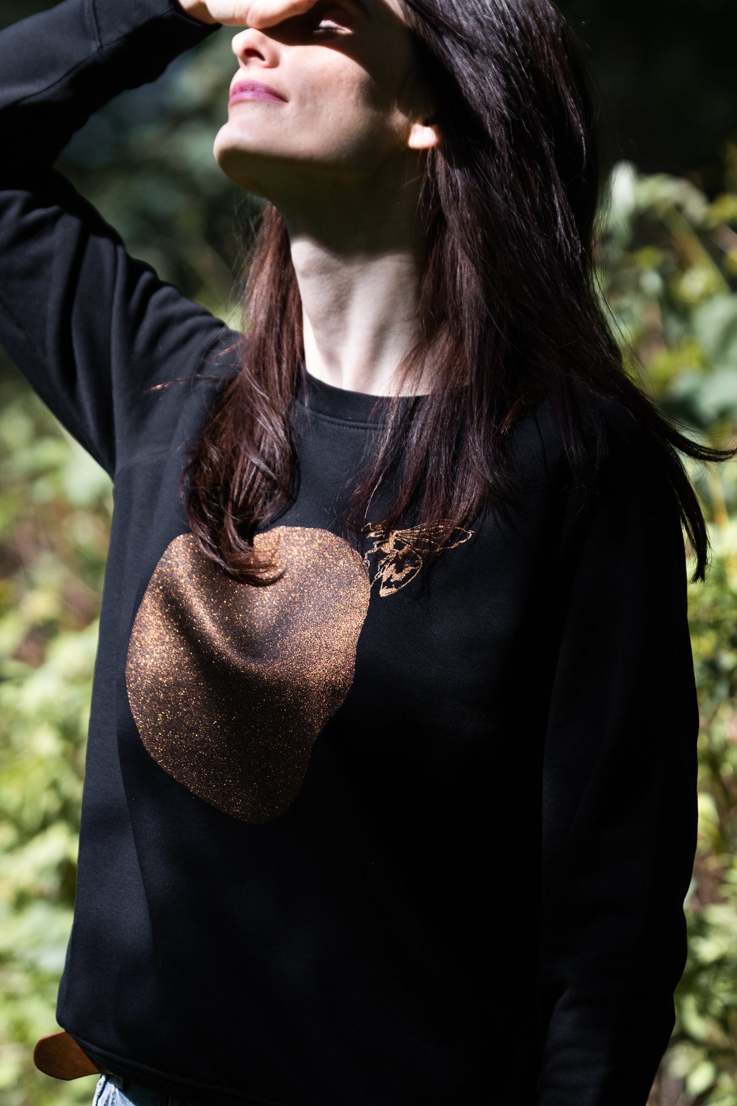 Sweater with bronze circle and a bee