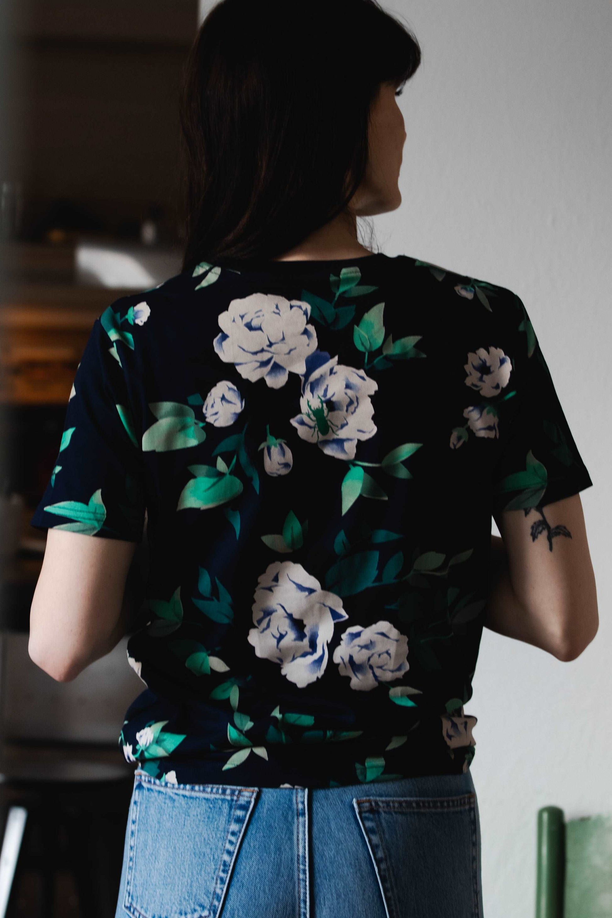 BUGS&ROSES UNISEX T SHIRT