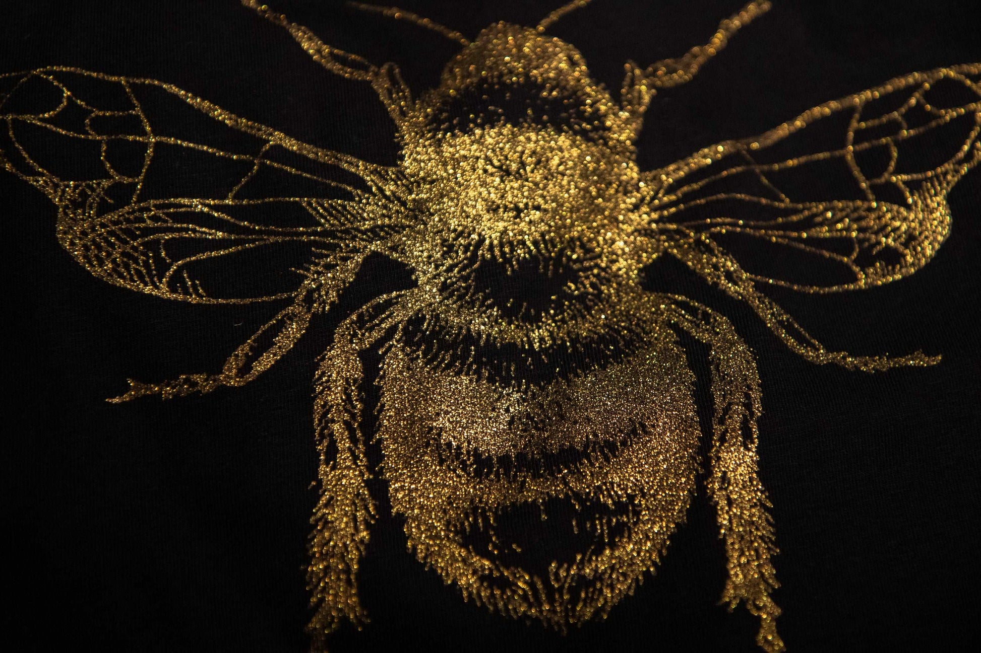 Majica s kapuco in bleščečim zlatim potiskom čebele - 180 g bombaž - Unisex