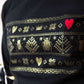 Majica s kapuco in Norveški vzorec z Divine Bugsi v zlatem z rdečim srcem