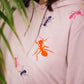 Lila hoodie z barvitimi mravljami iz pliša - Unisex (organski bombaž)