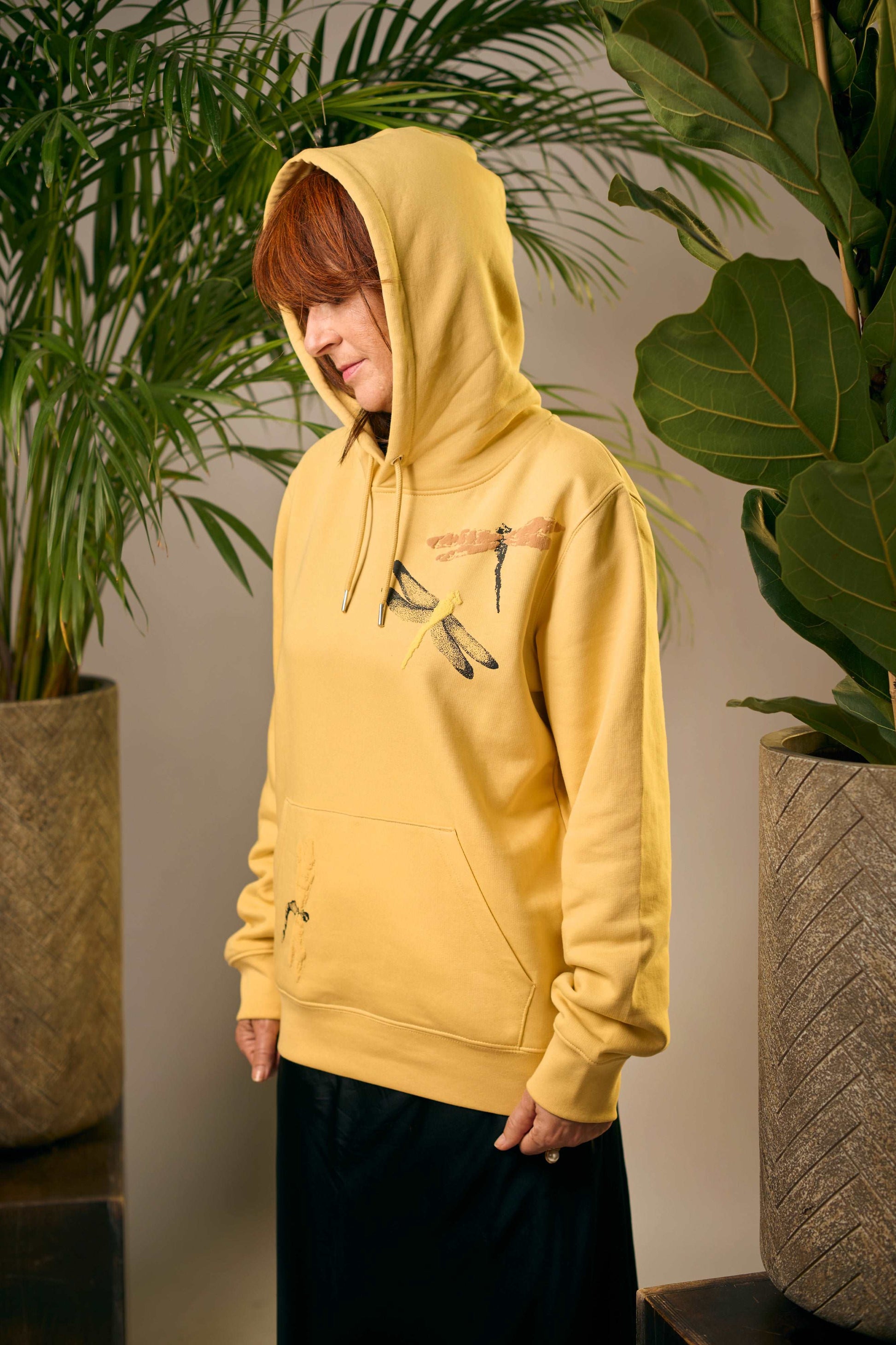 Hoodie v barvi jojobe z ročnim potiskom 3D kačjih pastirjev - Unisex