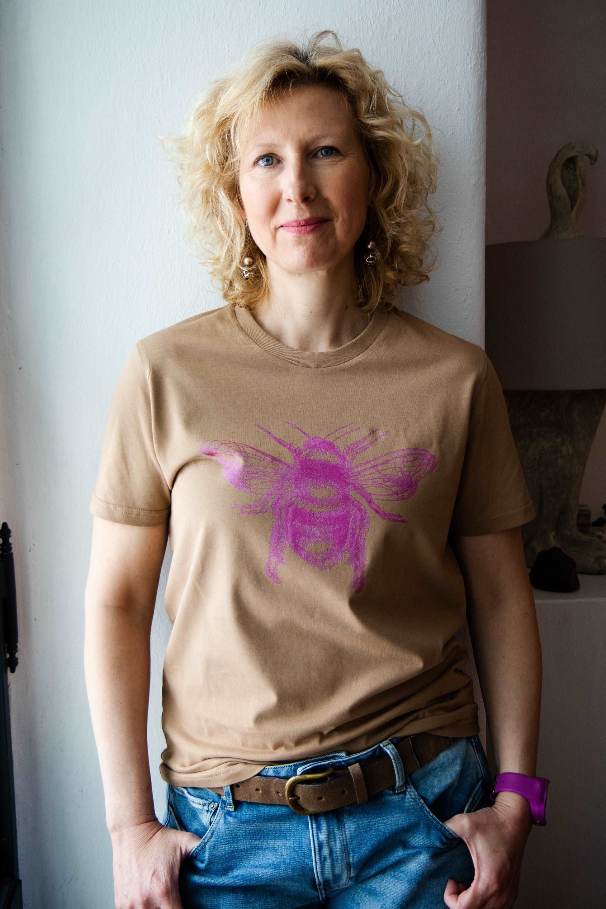Caramel majica in dvojna čebela v pink barvi - unisex model / 100% organski bombaž