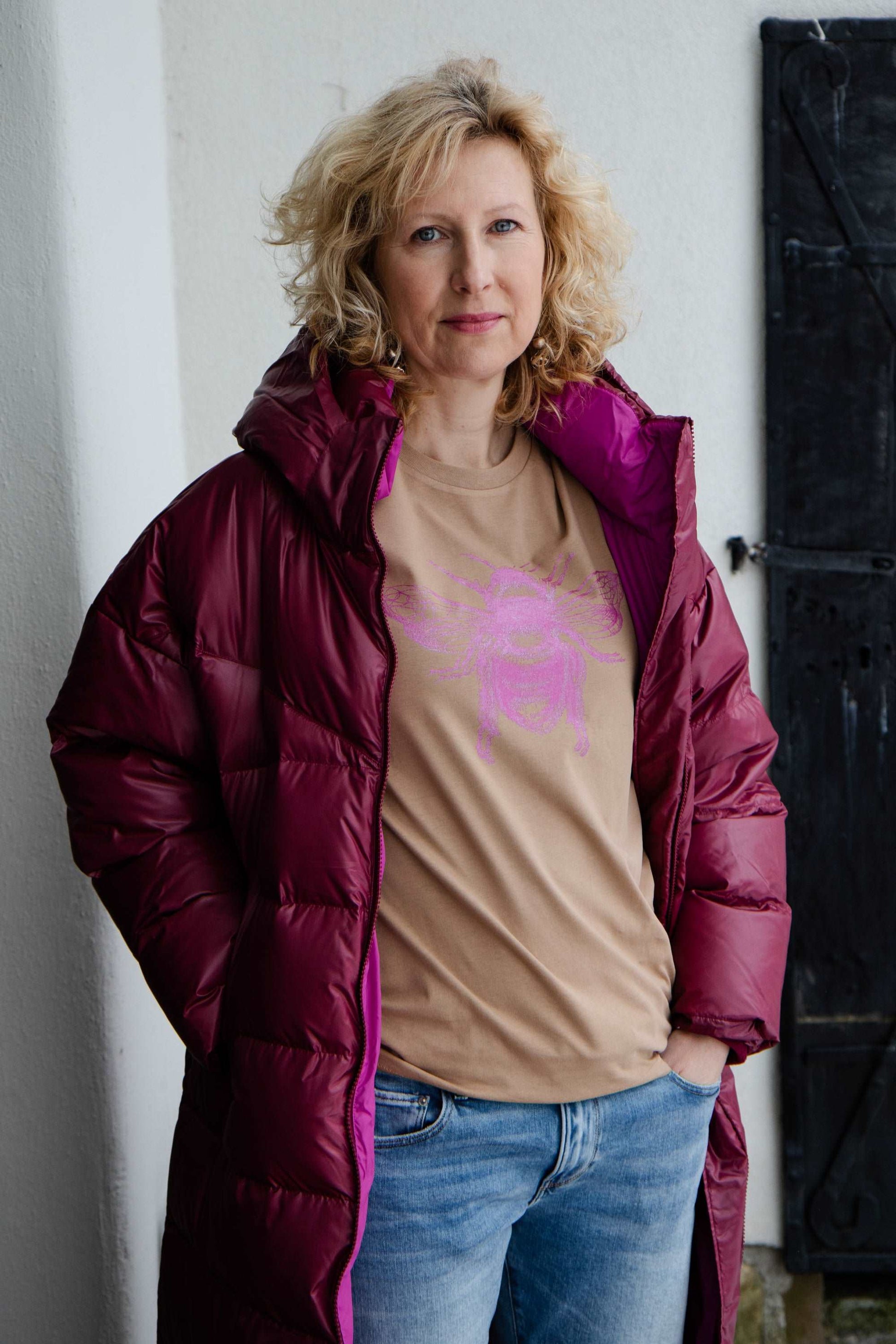 Caramel majica in dvojna čebela v pink barvi - unisex model / 100% organski bombaž