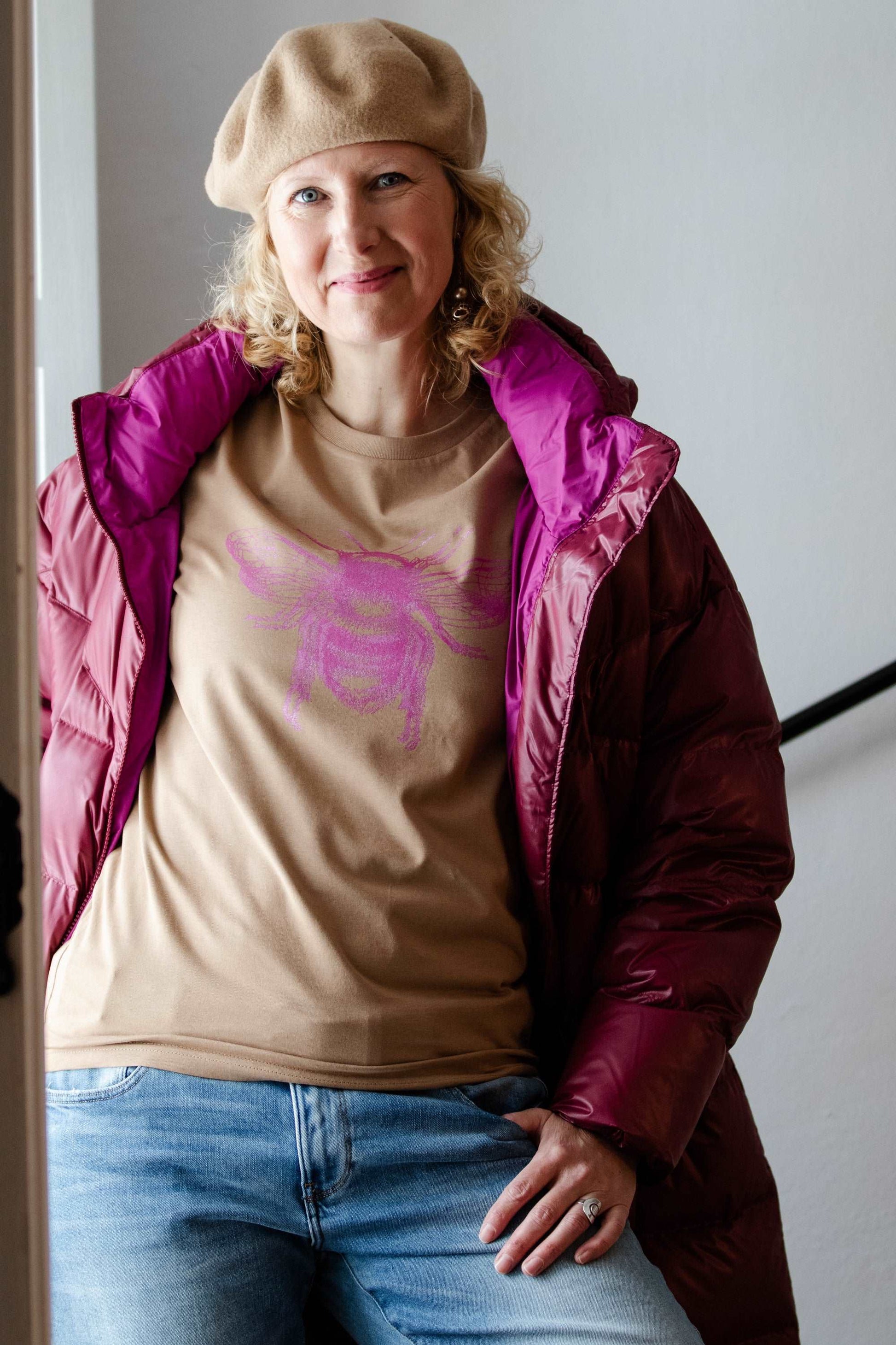 Caramel majica in dvojna čebela v pink barvi - unisex model / 100% organski bombaž