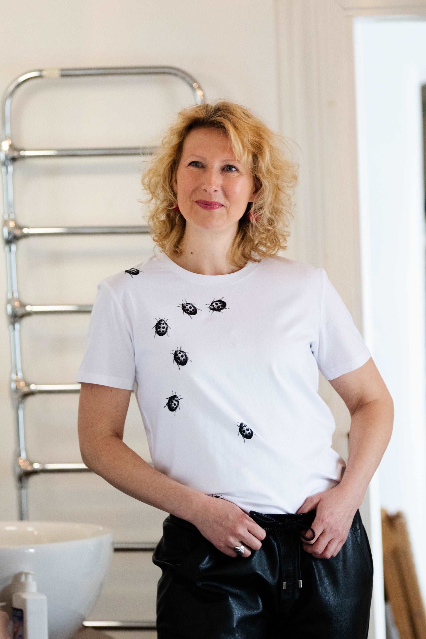 Družina pikapolonic- ženski ali unisex model , kratek rokav /100% organski bombaž