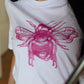 Majica s pink čebelo dvojni tisk - unisex model / 100% organski bombaž