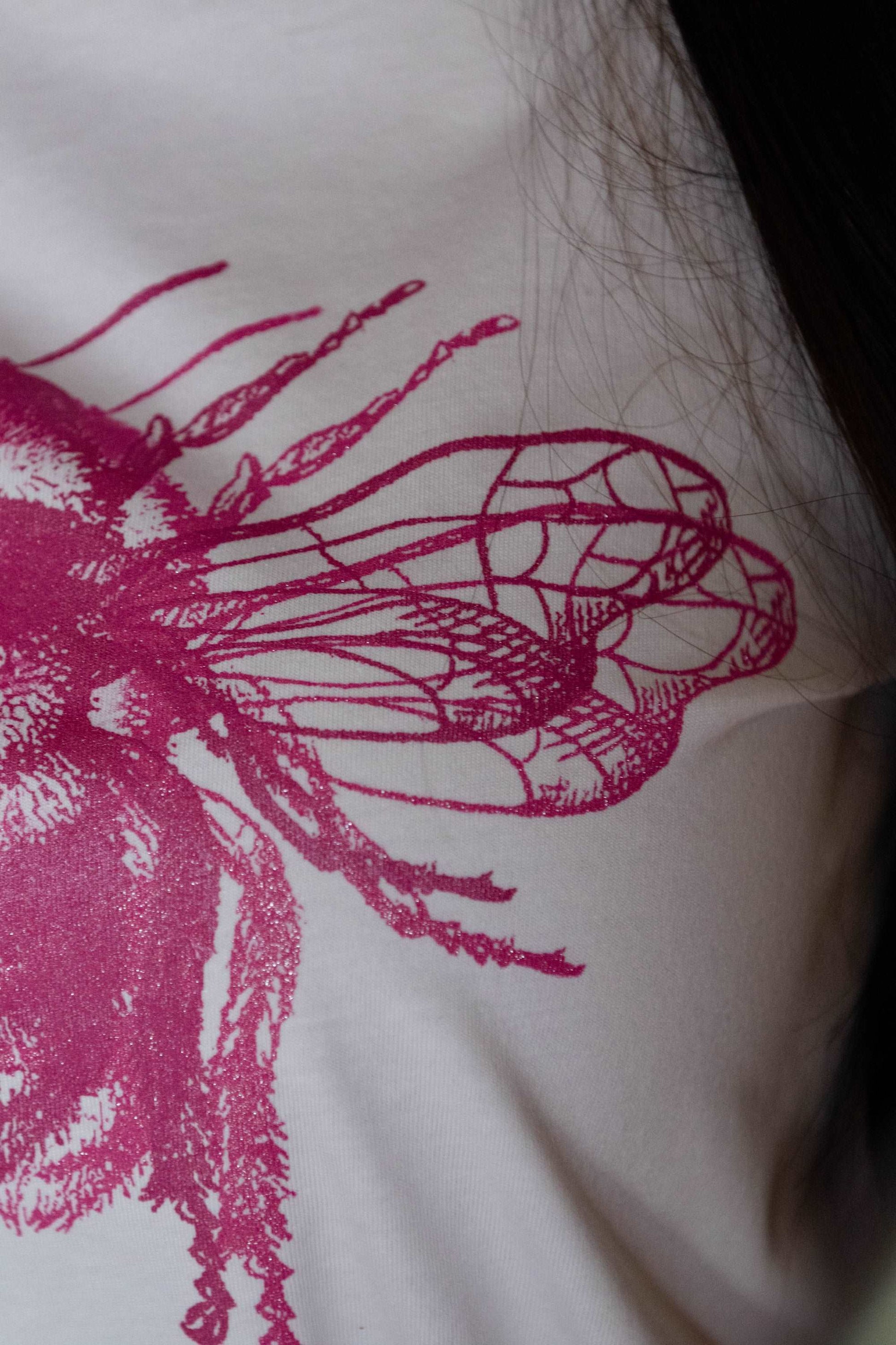 Majica s pink čebelo dvojni tisk - unisex model / 100% organski bombaž
