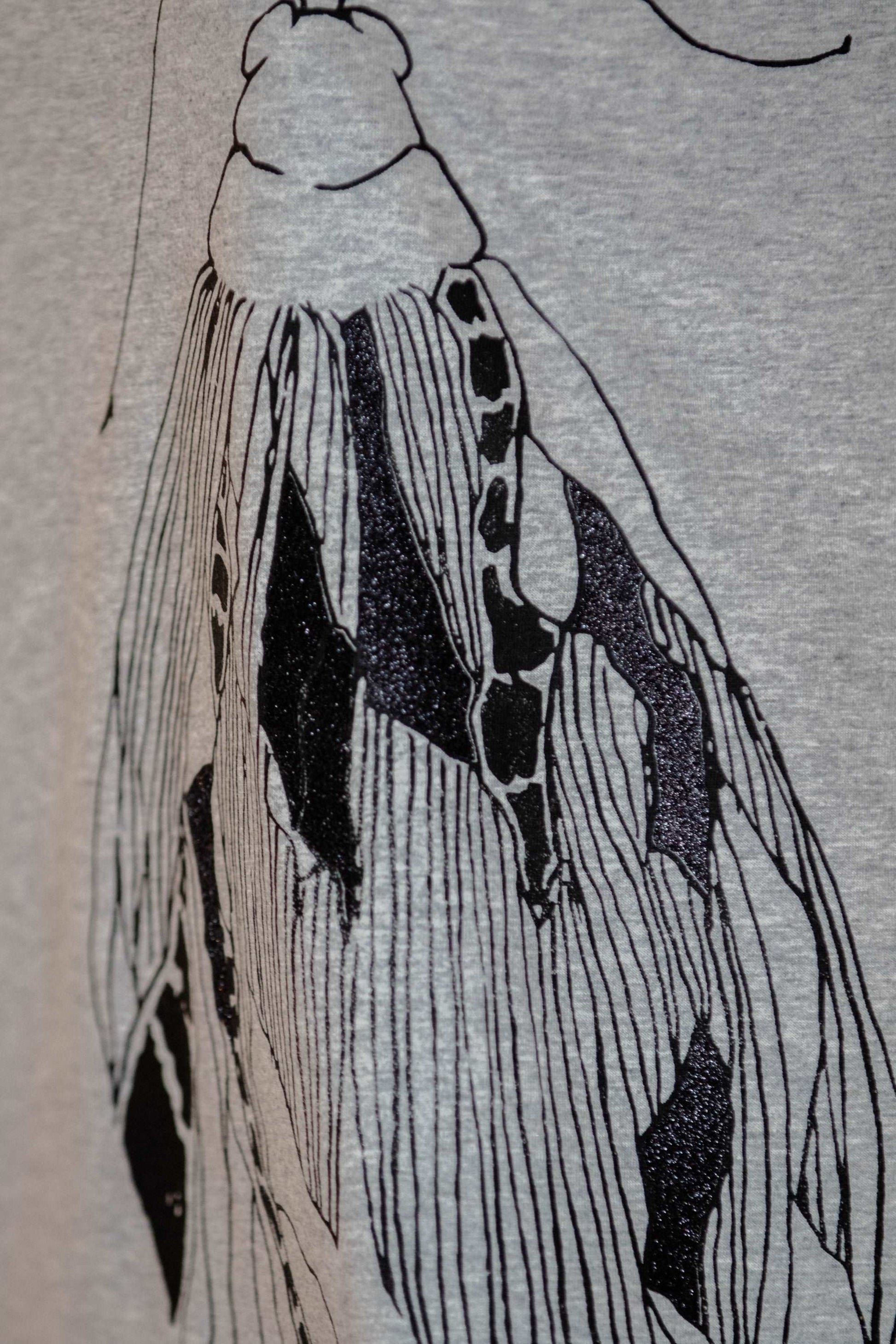 Siva T shirt obleka in velik črn metulj spredaj ter mali na rami zadaj / 100% organski bombaž
